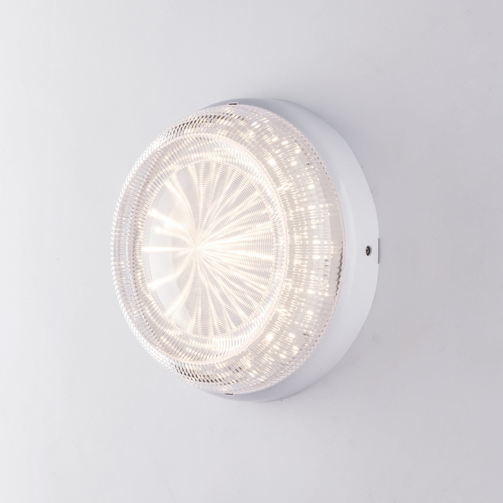 Plafoniera per esterni Capri con LED integrato, luce naturale e diffusore trasparente effetto diamantato. Disponibile in due dimensioni