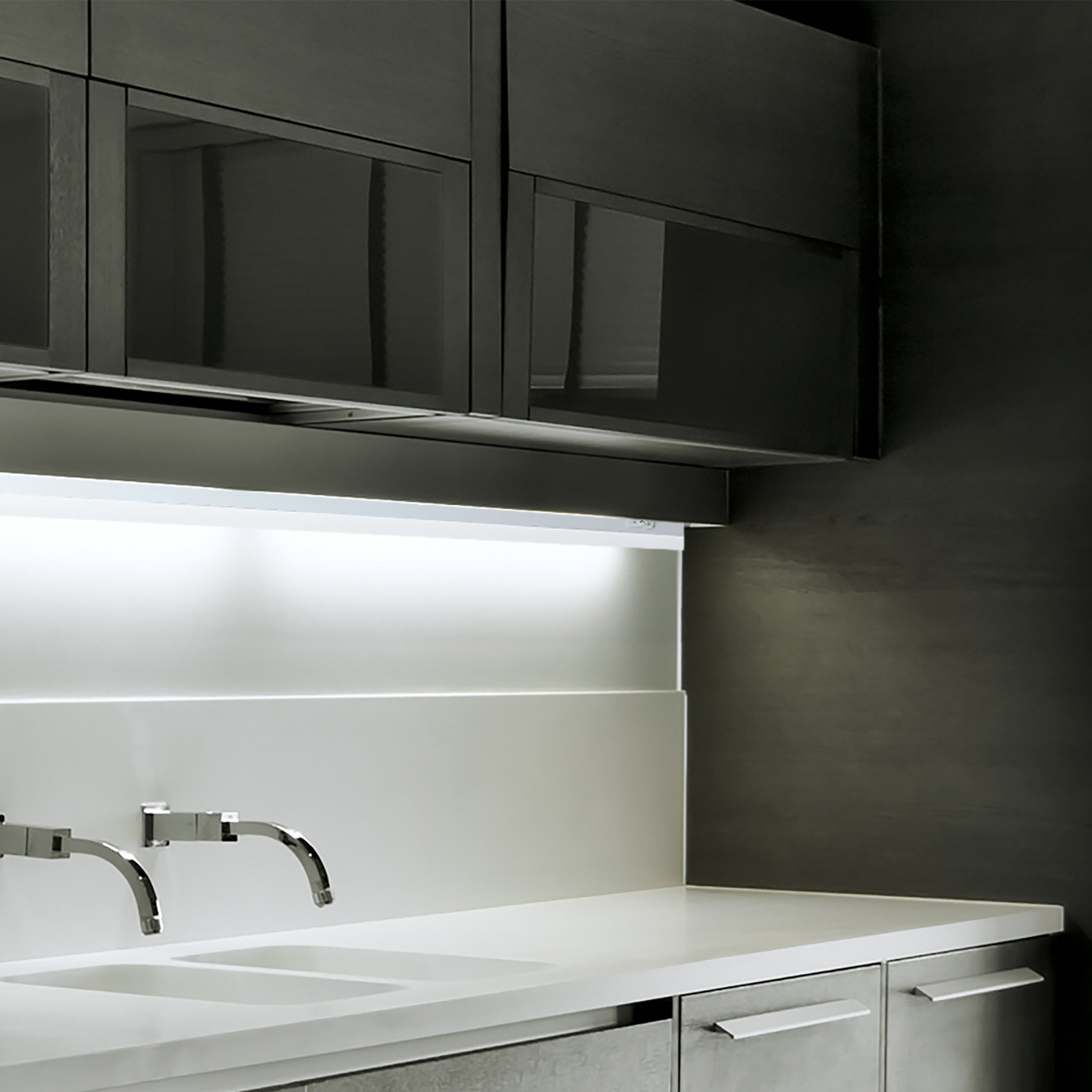 Barra LED T5 debajo del gabinete con interruptor de policarbonato blanco para luz natural 
