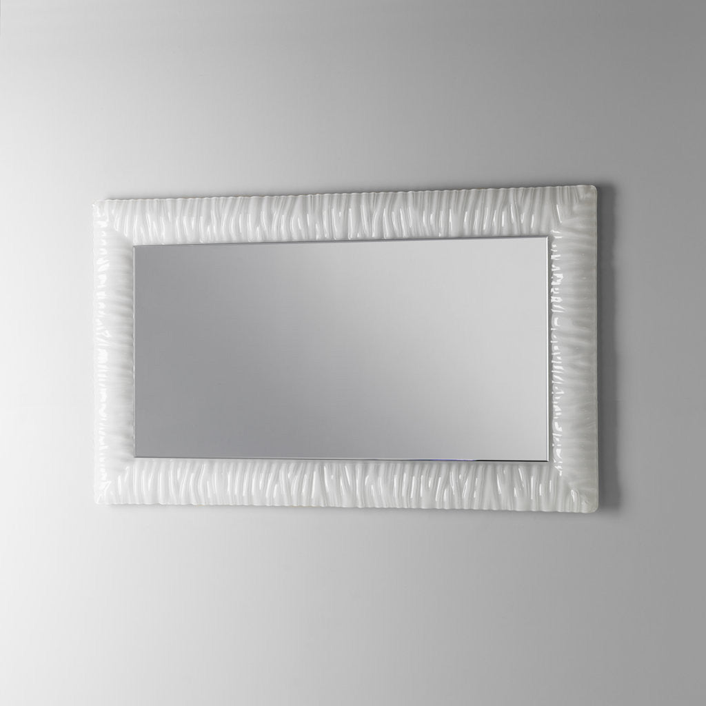 Specchio HELSINKY con cornice bianca in vetro fuso