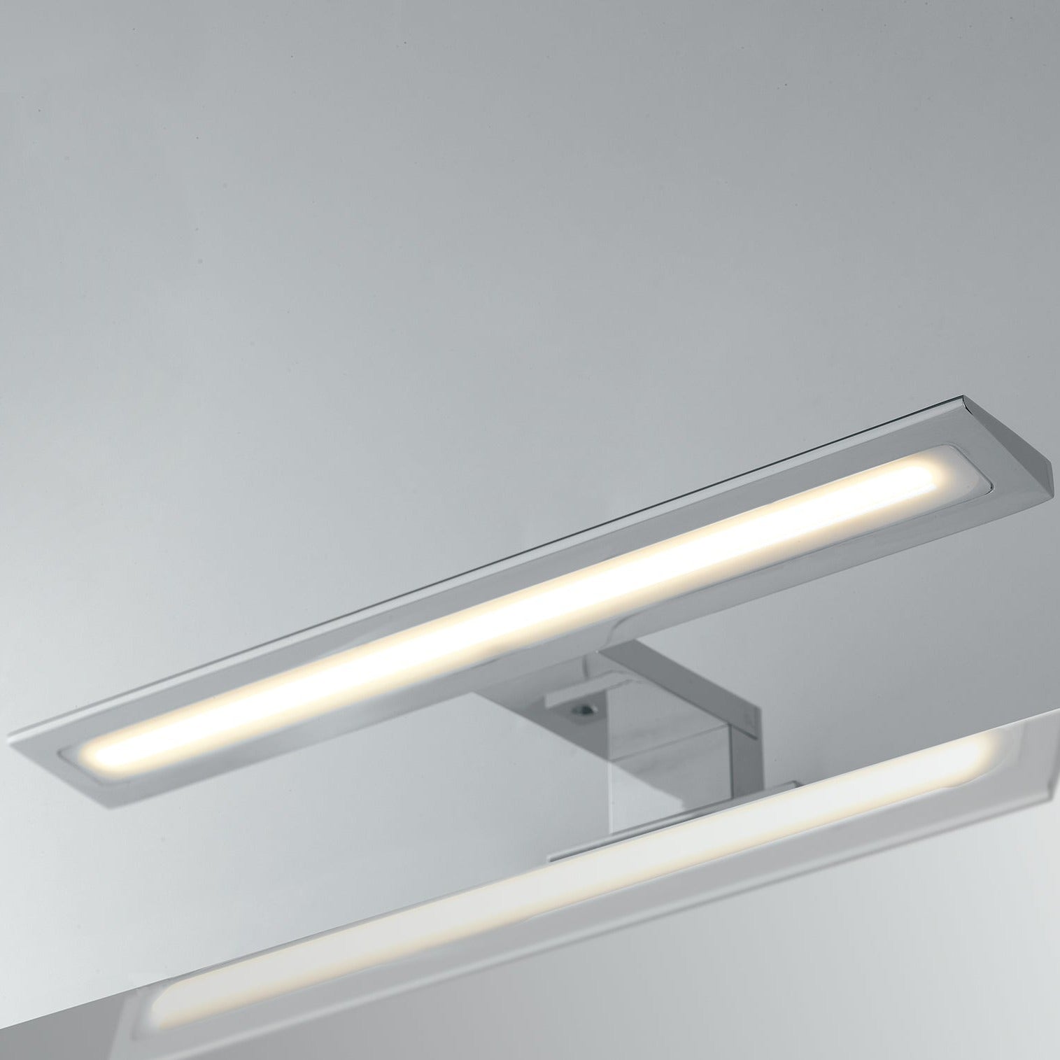Applique da specchio LED Wally cromo in termoplastica e diffusore in acrilico, luce naturale