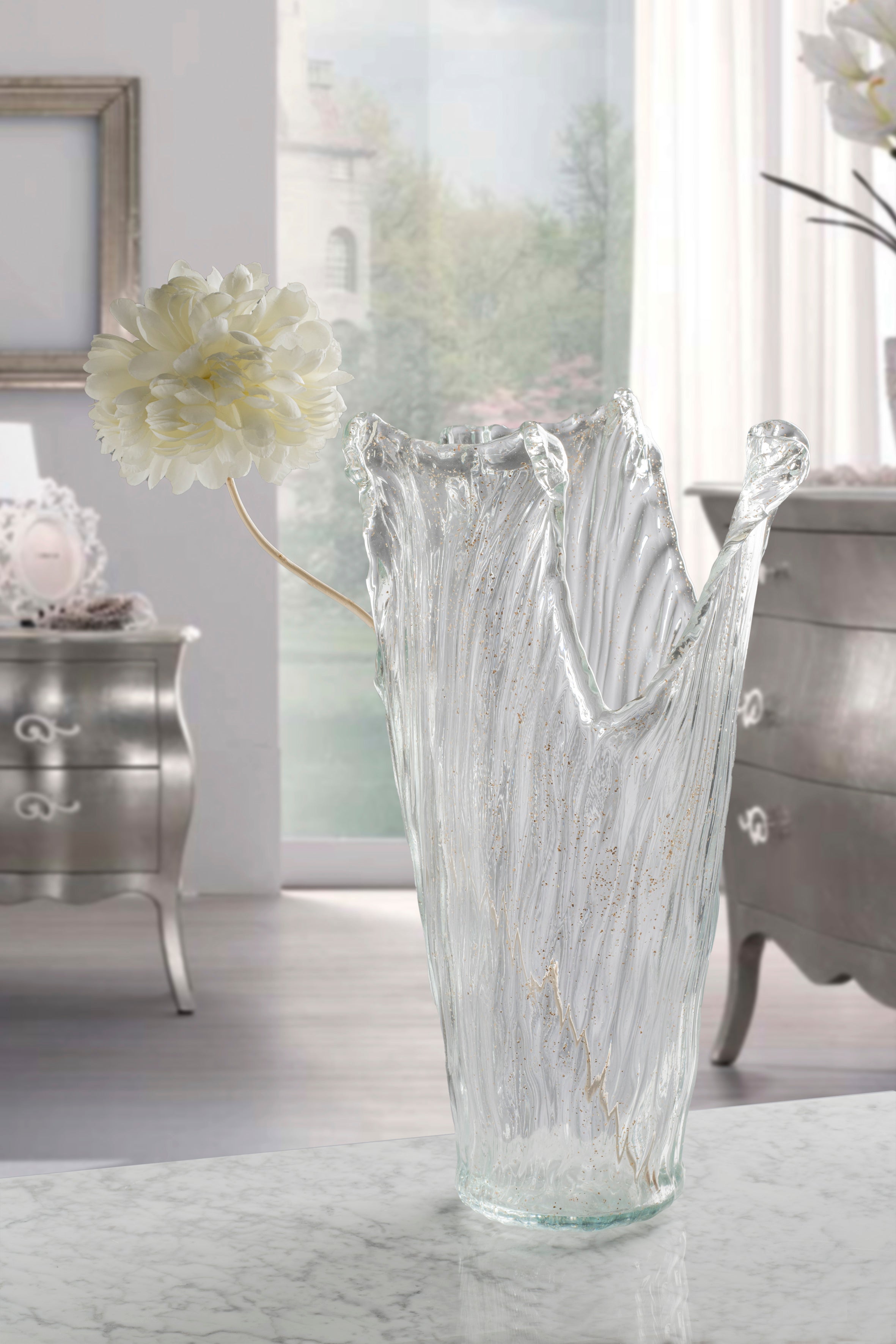 Florero artesanal de vidrio blanco con espolvoreado de miel